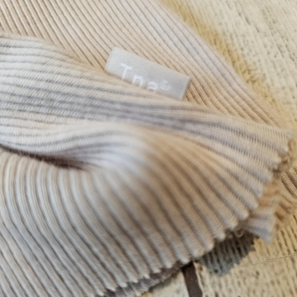 TNA By Aritzia Size Small Ribbed Cropped Racer Tank Top Very pale light Lavender - Picture 6 of 9